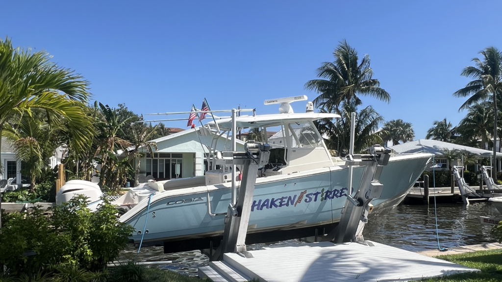 Best Boat Lifts for Saltwater in Florida: Types & Materials